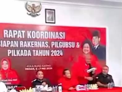 foto jokowi dicopot