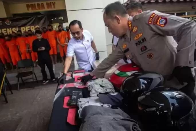 Foto Kabid Humas Polda DIY Kombes Pol Nugroho Arianto tunjukan barbuk curanmor