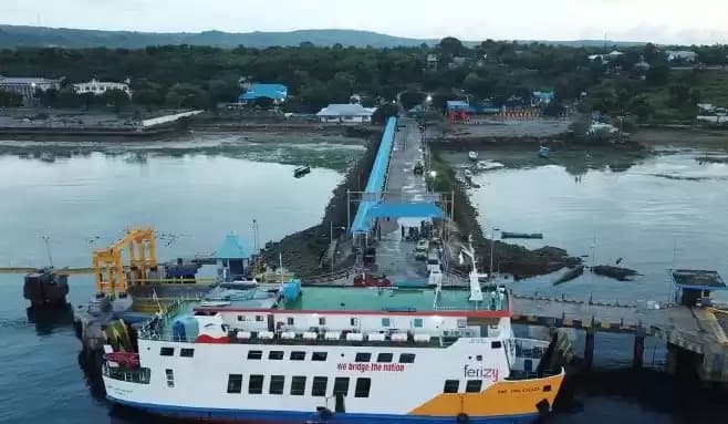 Foto Kapal Ferry Pelabuhan ASDP Bolok Kupang