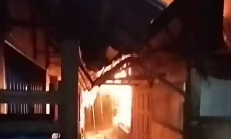 Foto Kebakaran di Pasar Segiri Samarinda menghanguskan 22 kios pedagang