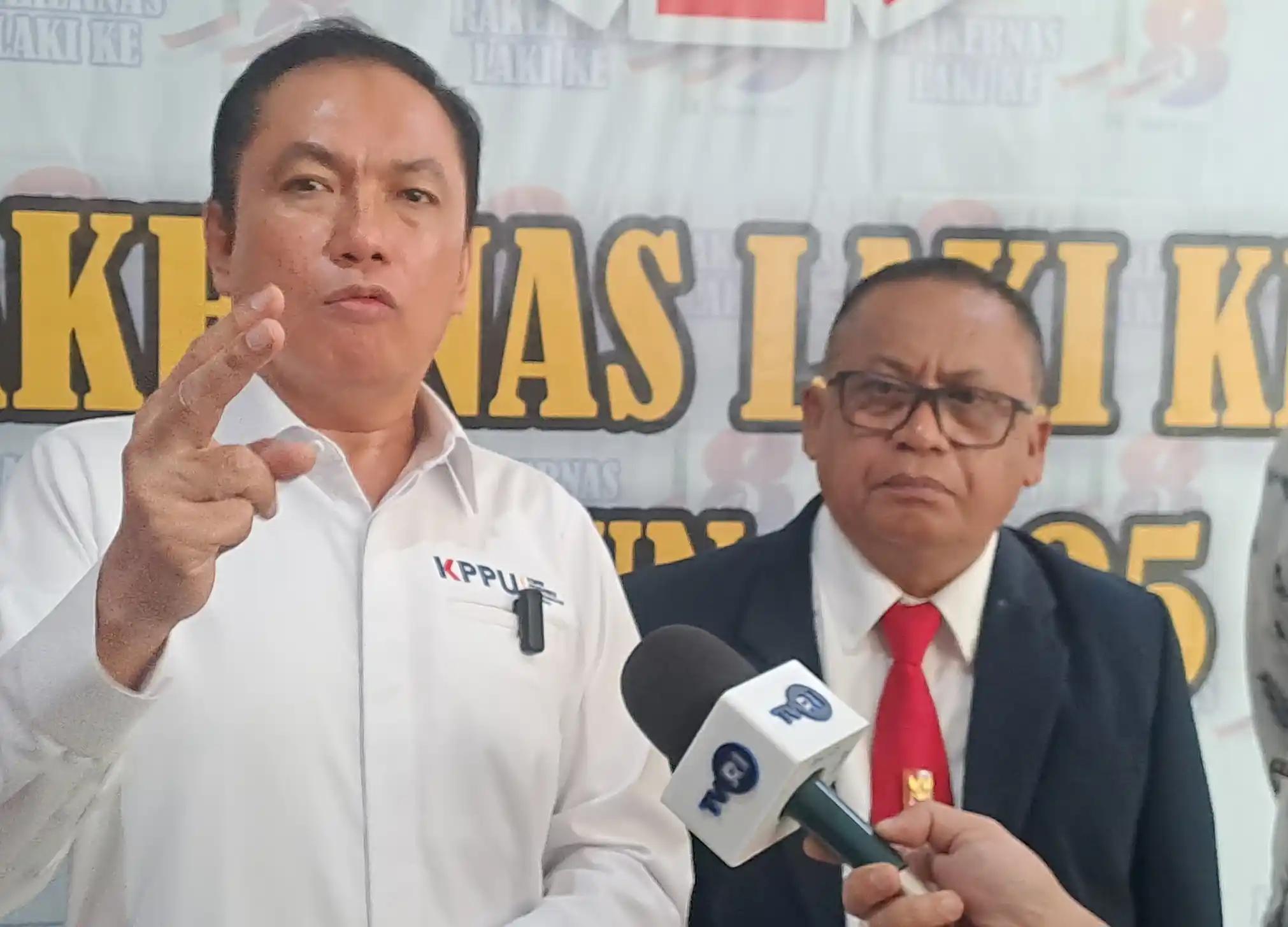 Foto: Ketua Komisi Pengawas Persaingan Usaha (KPPU) M. Fanshurullah Asa didampingi Ketua Umum DPP LAKI Burhanudin Abdullah. (Foto: Rizal)