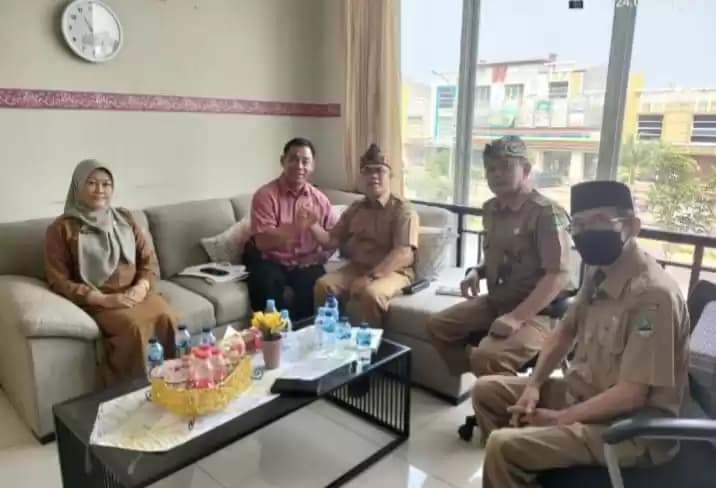 Foto Ketua Komite Ketika Melaporkan Persoalan Di SMAN-13