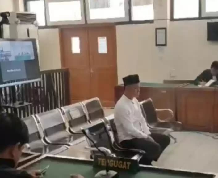 Foto Latu Unra Divonis Dua Tahun Penjara