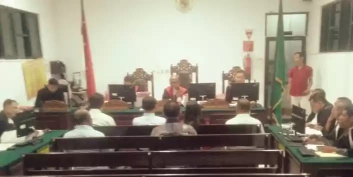 Foto Mantan Bupati Kepulauan Tanimbar berinisial PF dihadirkan JPU Kejari KK