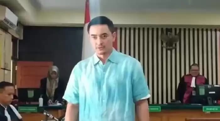 Foto Mantan Gubernur Jambi Zumi Zola