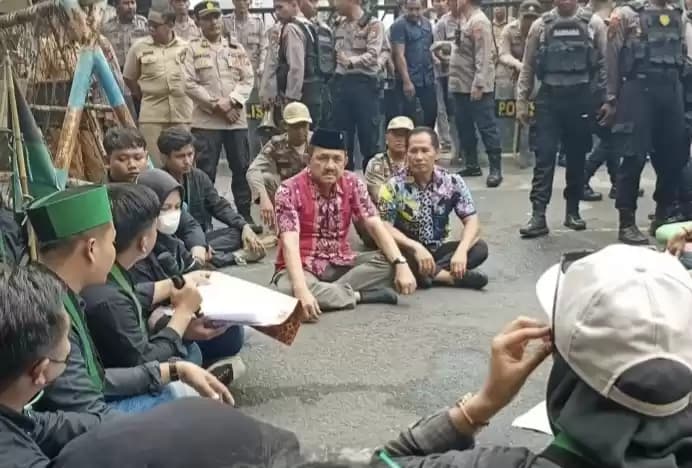 Foto Massa Aksi Tolak Tapera