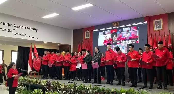 Foto Megawati Lantik dan Per[anjang masa jabatan Pengurus DPP PDI