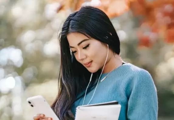 foto menggunakan headset