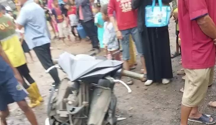 Foto Motor Korban Tabrak Kereta