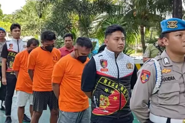 Foto pelaku tindak pidana penipuan dan penggelapan ATM