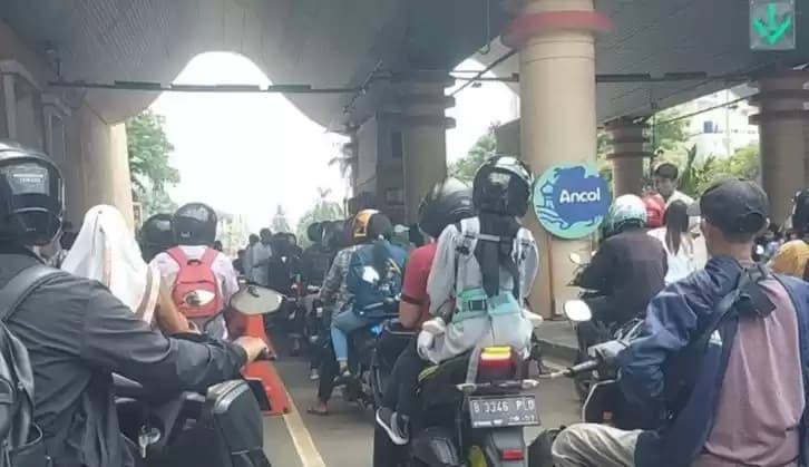 Foto Pengendara Antri Masuk Ancol