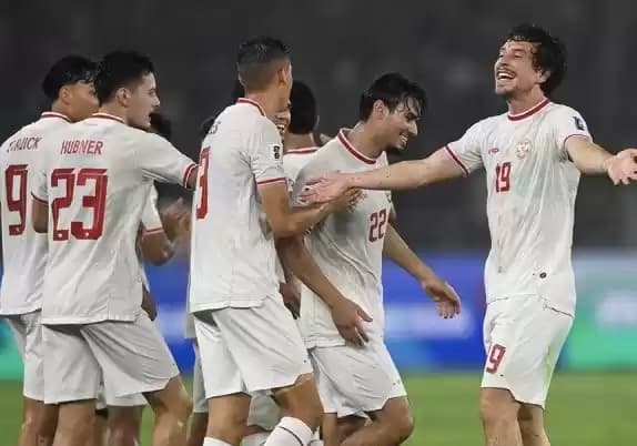 Foto Pesepak bola Timnas Indonesia selebrasi