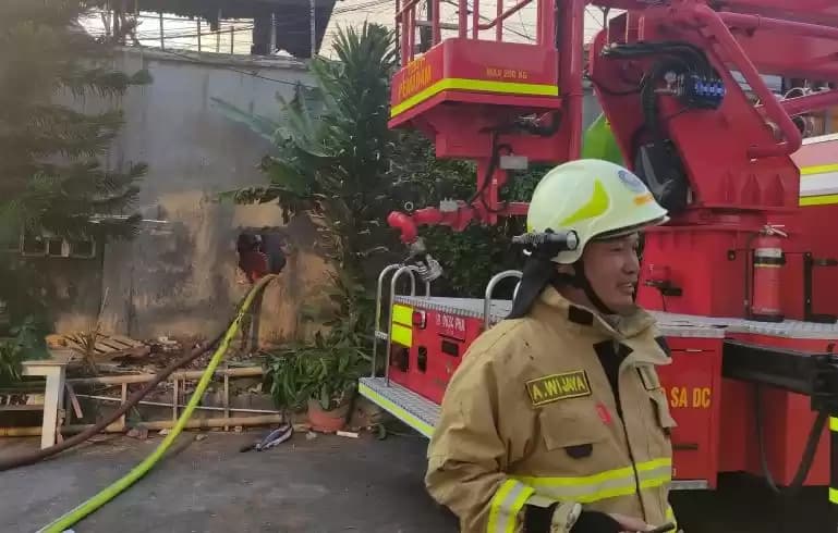 Foto Petugas Kebakaran