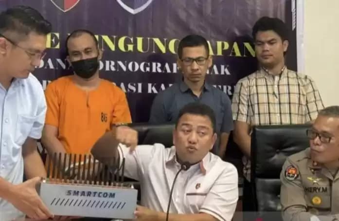 Foto Polda Riau dan Pelaku Registrasi Kartu Perdana Ilegal