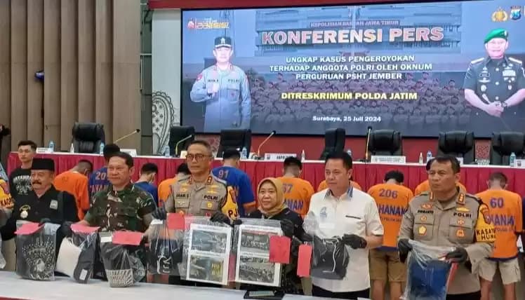 Foto Polisi saat merilis penetapan tersangka anggota PSHT kasus Pengeroyokan