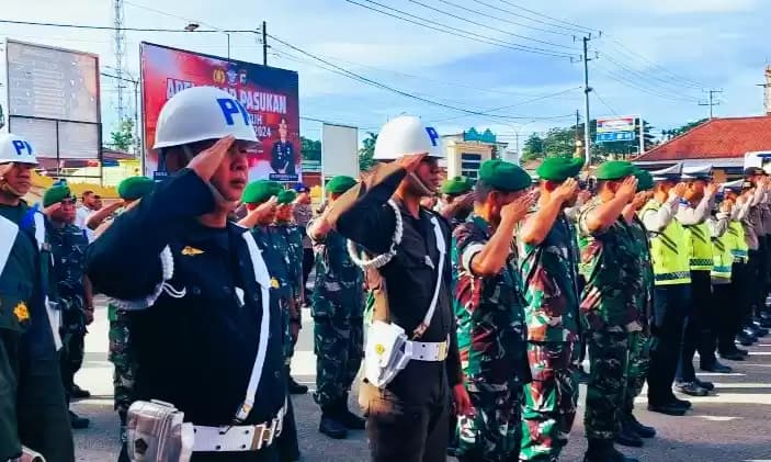 Foto Polres Sorong melaksanakan apel gelar pasukan operasi patuh Mansinam 2024