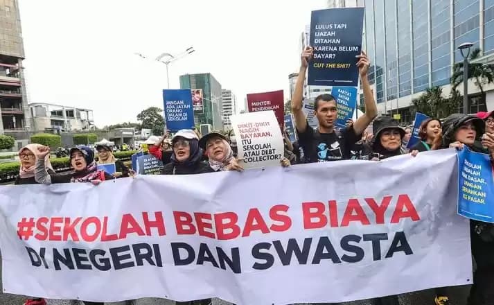 Foto Sejumlah aktivis dari Jaringan Pemantau Pendidikan Indonesia