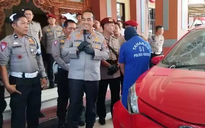 Foto Sopir Mobil Calya