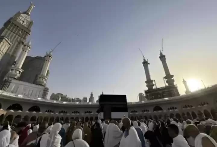 Foto Suasana Jamaah Haji depan ka'bah