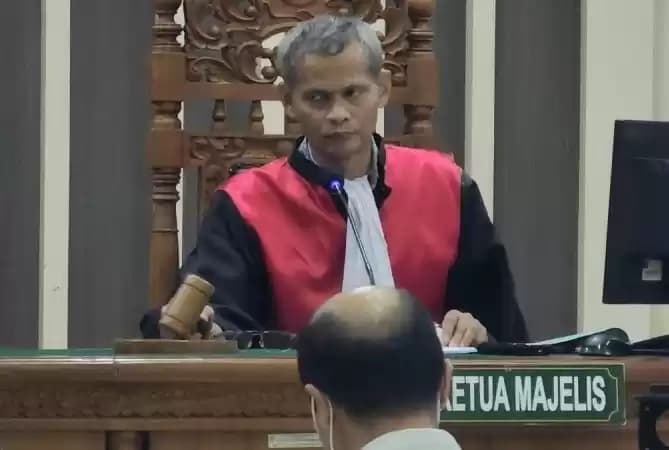 Foto Suasana Sidang Vonis Pembobol Bank Daerah Semarang