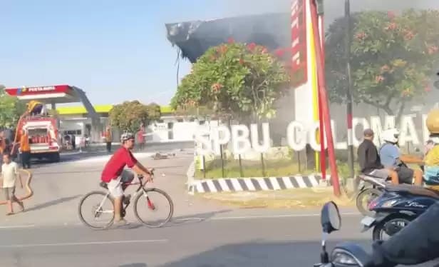 Foto Suasana SPBU Colomadu Terbakar
