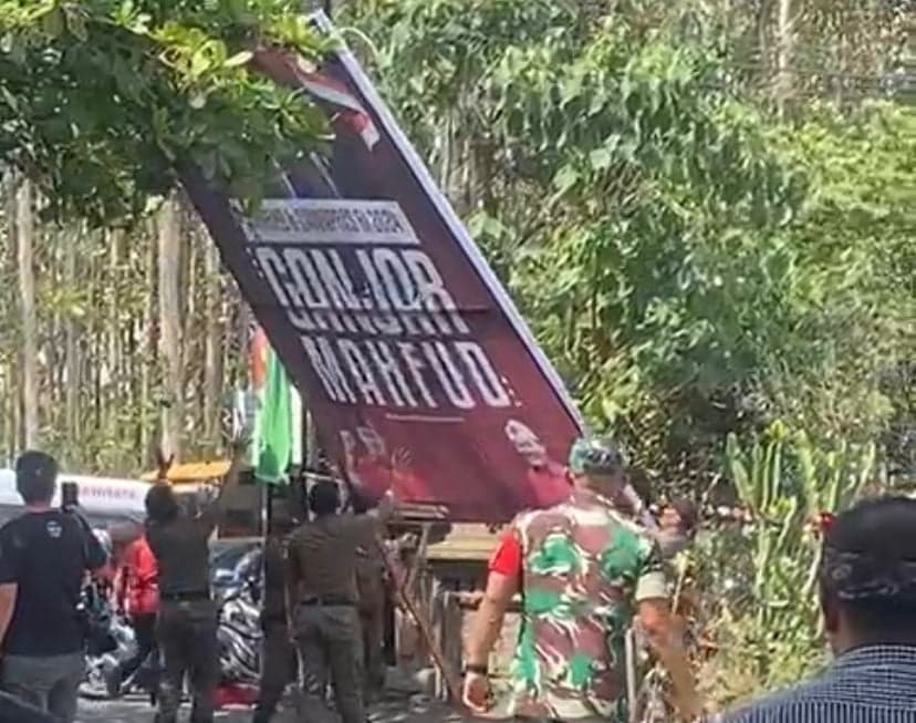 Joko Widodo Kunker ke Bali, Bendera PDIP dan Baliho Ganjar-Mahfud Dicopot