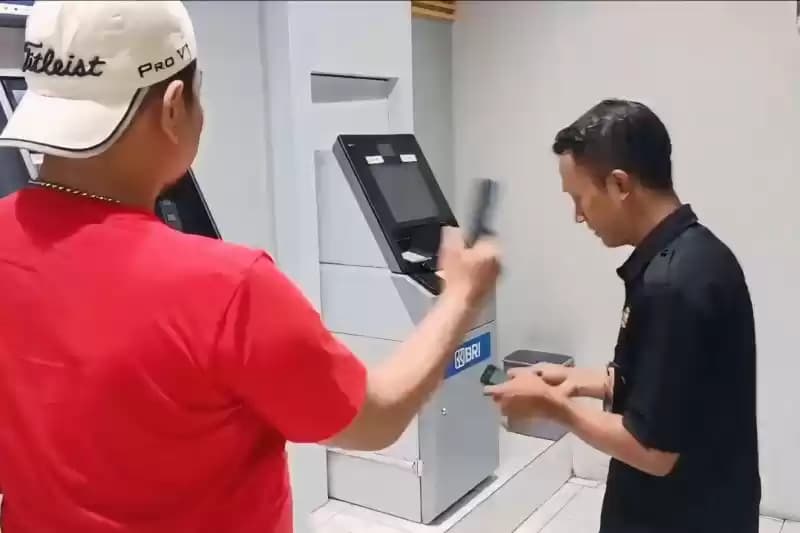 ganjal atm