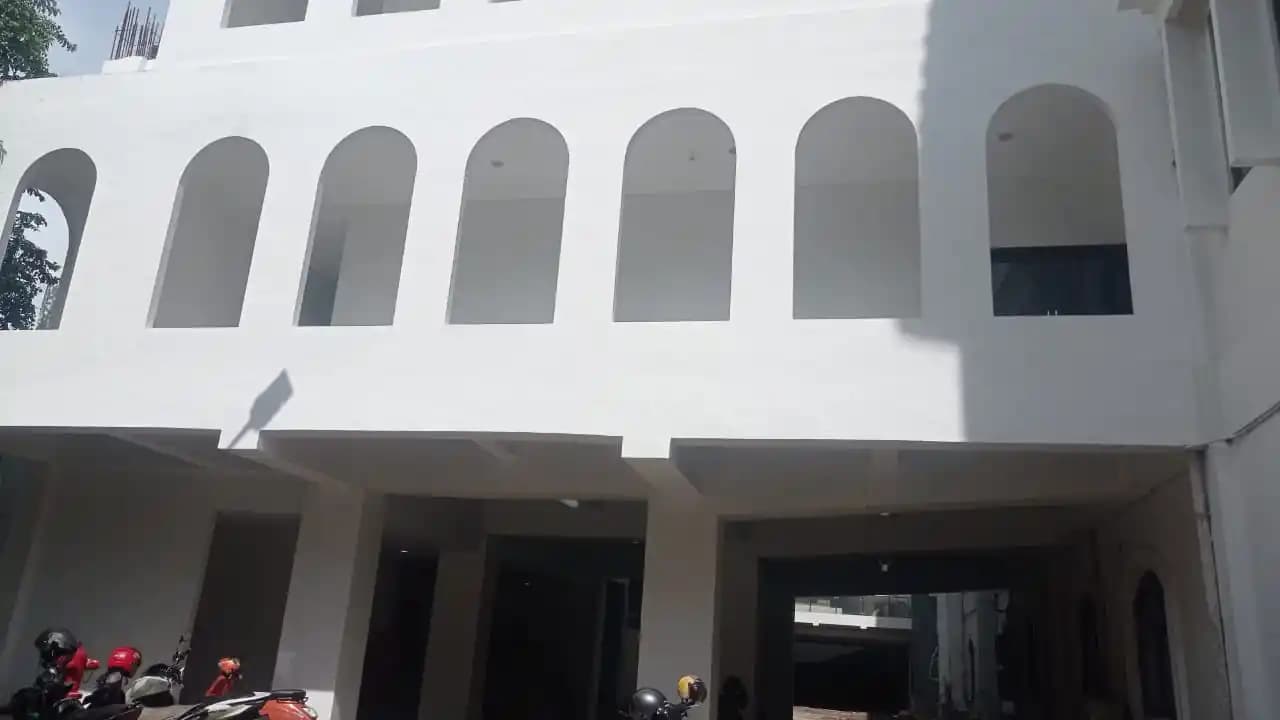 Gedung baru yang diduga menggunakan anggaran 'Siluman' di area kantor DPRD Jabar