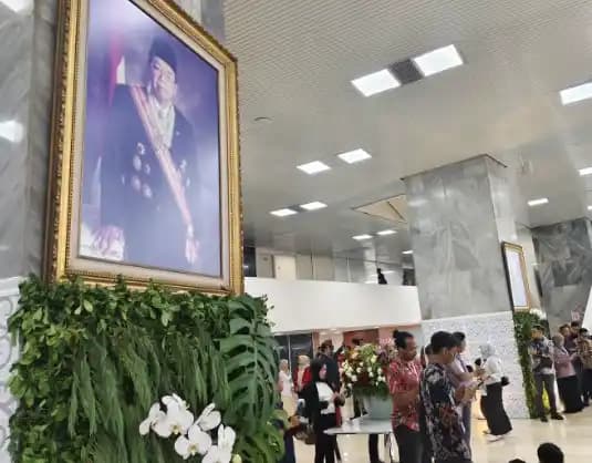 Gedung DPR Dihiasi Bunga