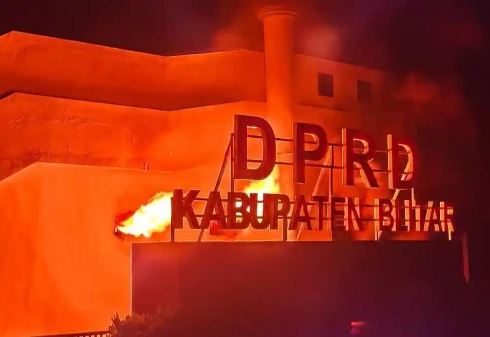 Gedung DPRD Kabupaten Blitar hampir terbakar