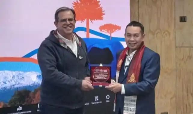 GM BP Toba Caldera UNESCO Global Geopark, Azizul Kholis bersama Presiden Dewan Eksekutif GGN, Zouros Nikolaos