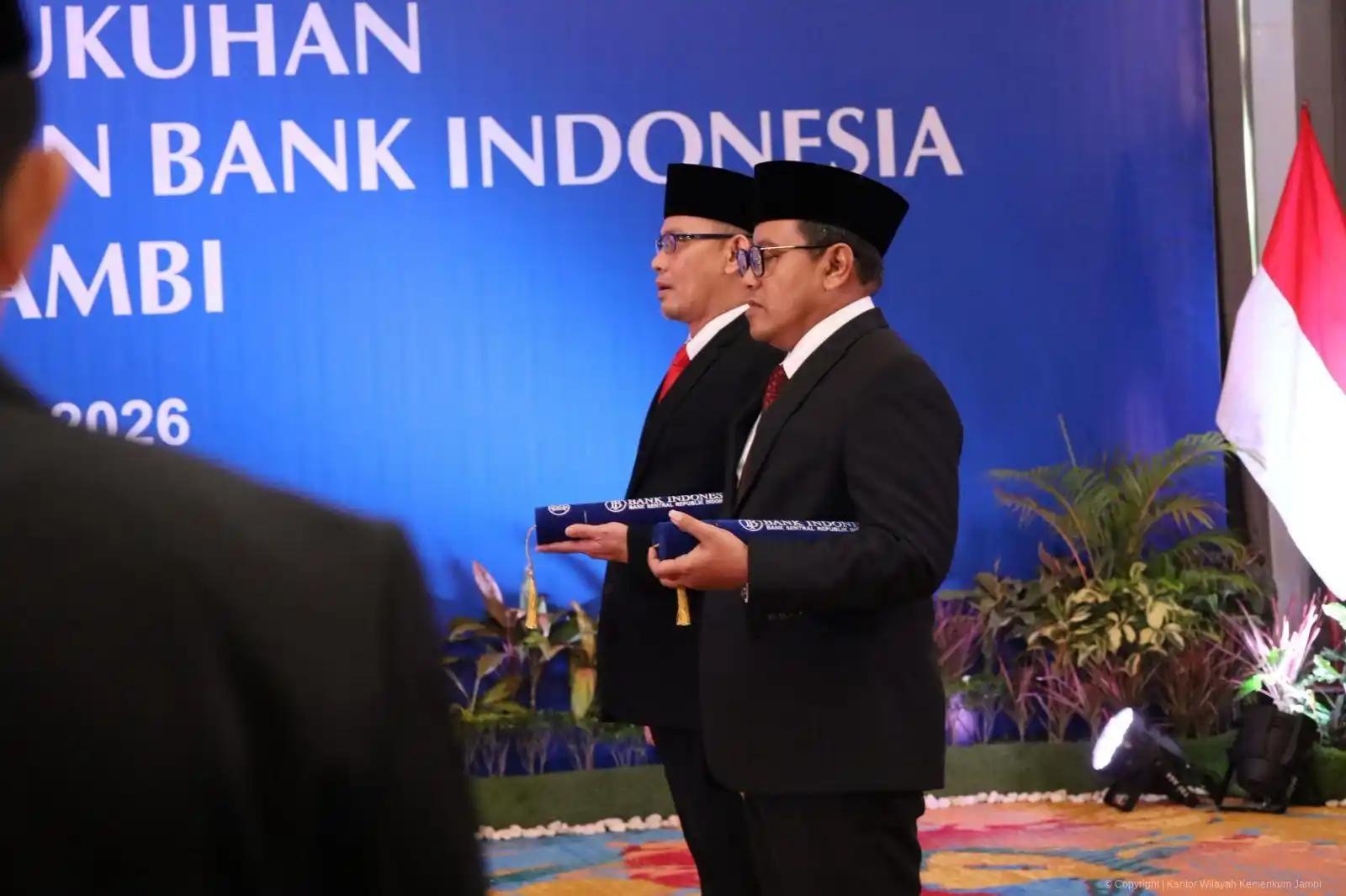 Gubernur Bank Indonesia (BI) Perry Warjiyo secara resmi mengukuhkan Tedy Arif Budiman sebagai Kepala Kantor Perwakilan Bank Indonesia Provinsi Jambi
