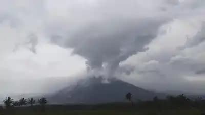 Gunung Semeru Kembali Erupsi