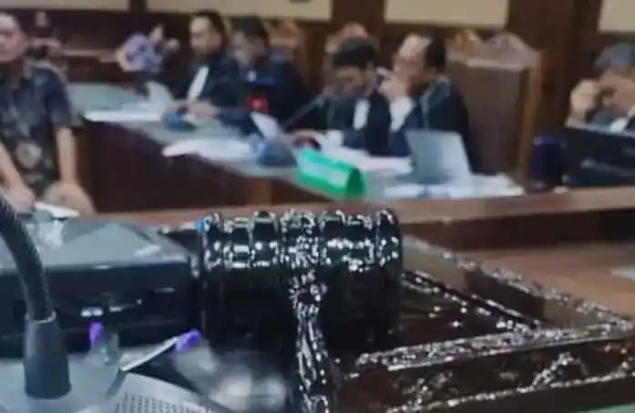 Hakim Jangan jadi Setan