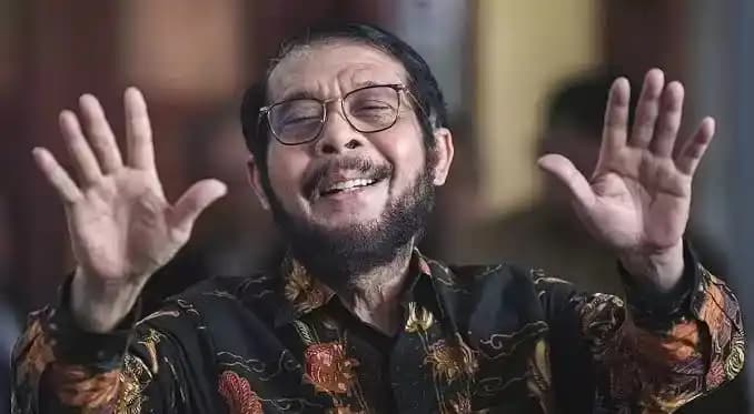 Hakim MK, Anwar Usman