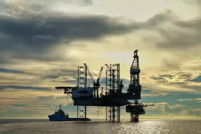 Harga Minyak Dunia Melemah