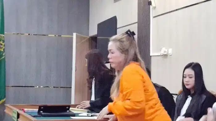 Helen Dian Krisnawati, terdakwa kasus narkotika