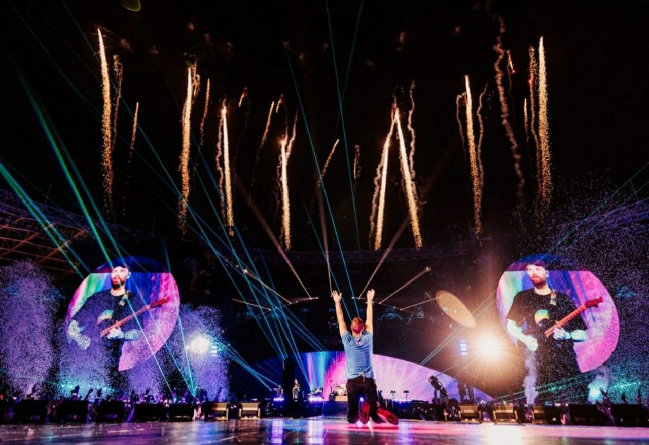 Awali Konser dengan "Higher Power", Coldplay Sukses Guncangkan Jakarta
