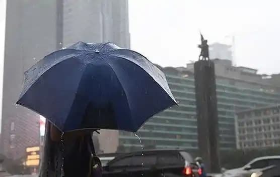 Prakiraan Cuaca 24 April: Hujan Ringan Merata di Seluruh Jakarta