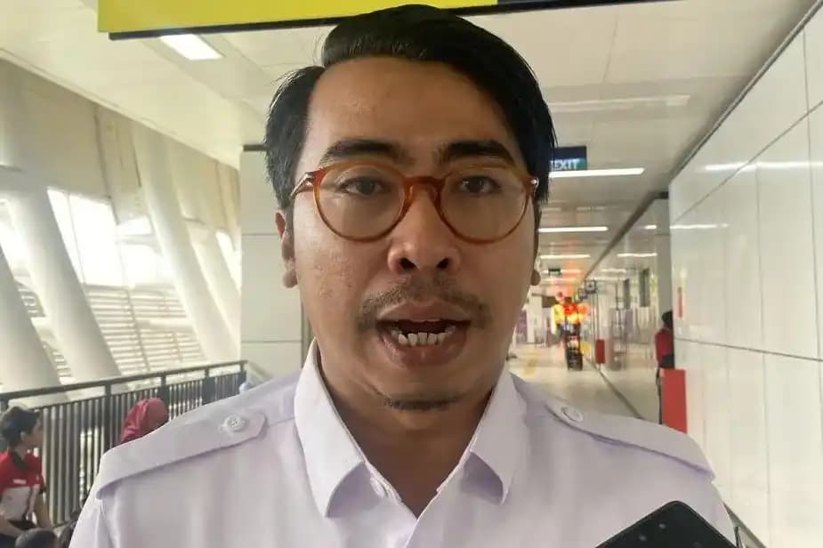 Humas LRT Jabodebek Mahendro Trang Bawono