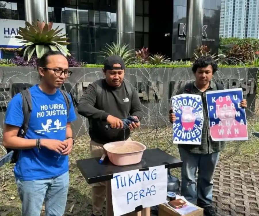 ICW Laporkan Polisi ke KPK
