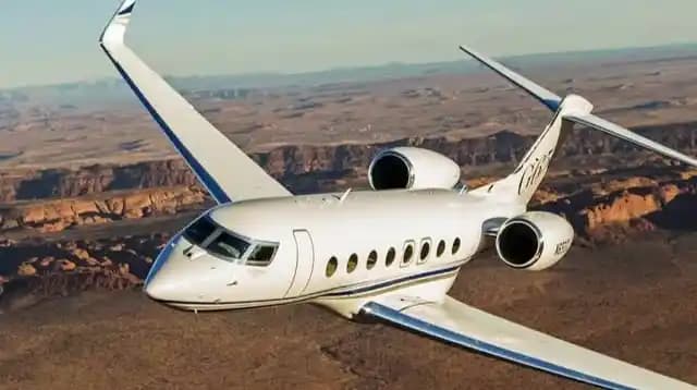 Illustrasi Pesawat Jet Pribadi