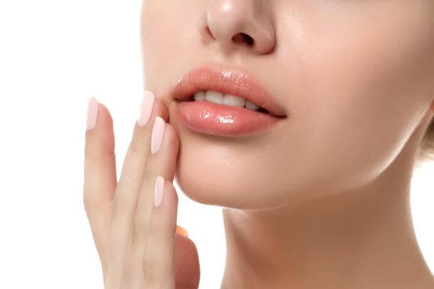 9 Cara Mencerahkan Bibir Gelap secara Alami