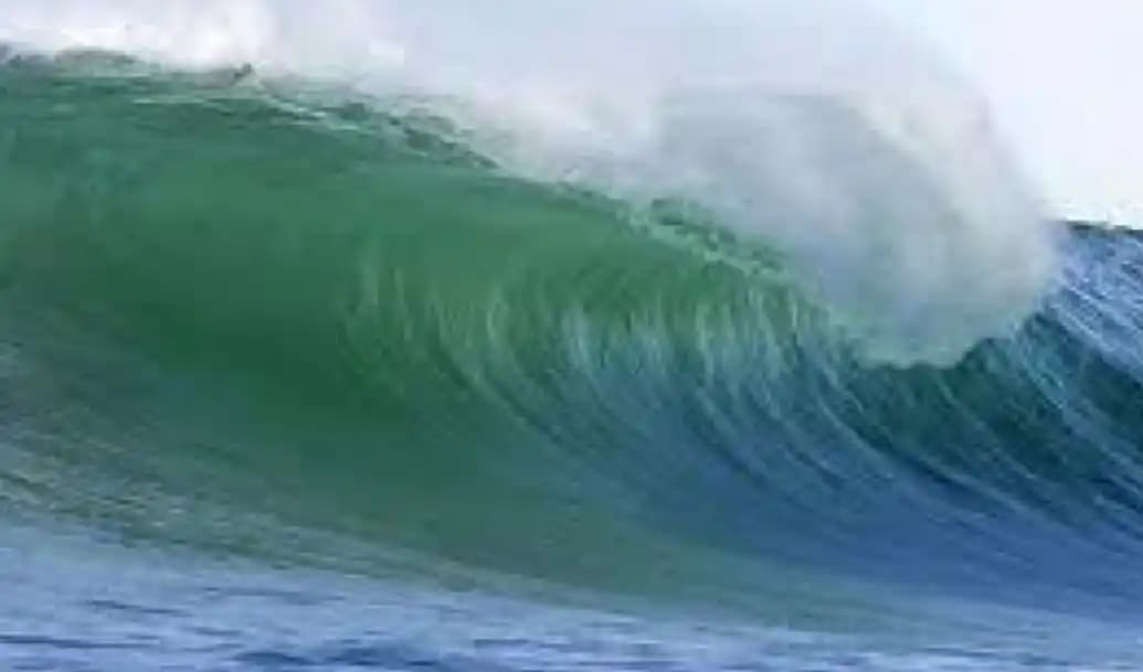 Ilustrasi. Gelombang tinggi