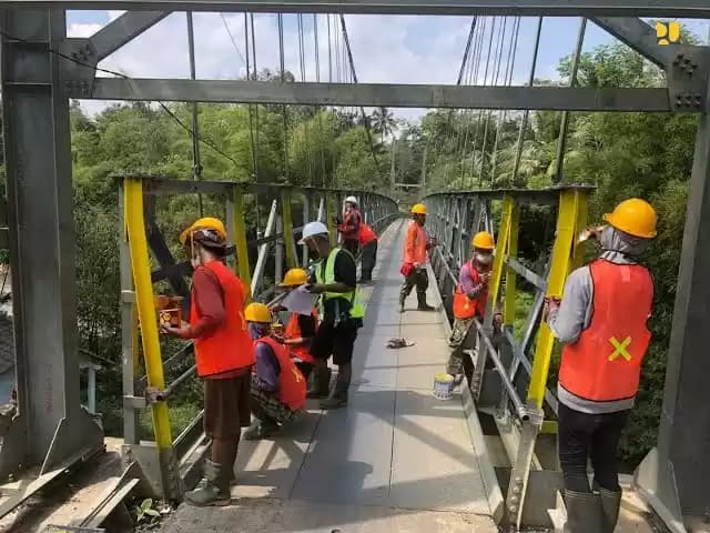 Ilustrasi pekerja sedang membangun jembatan