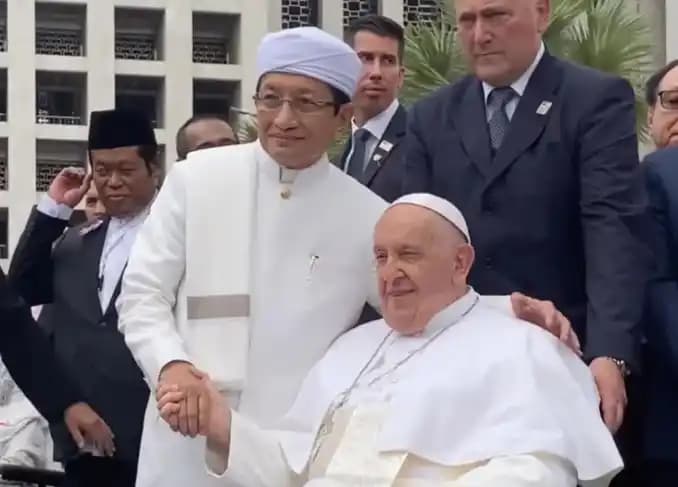 Imam Besar Masjid Istiqlal Bersama Paus Fransiskus