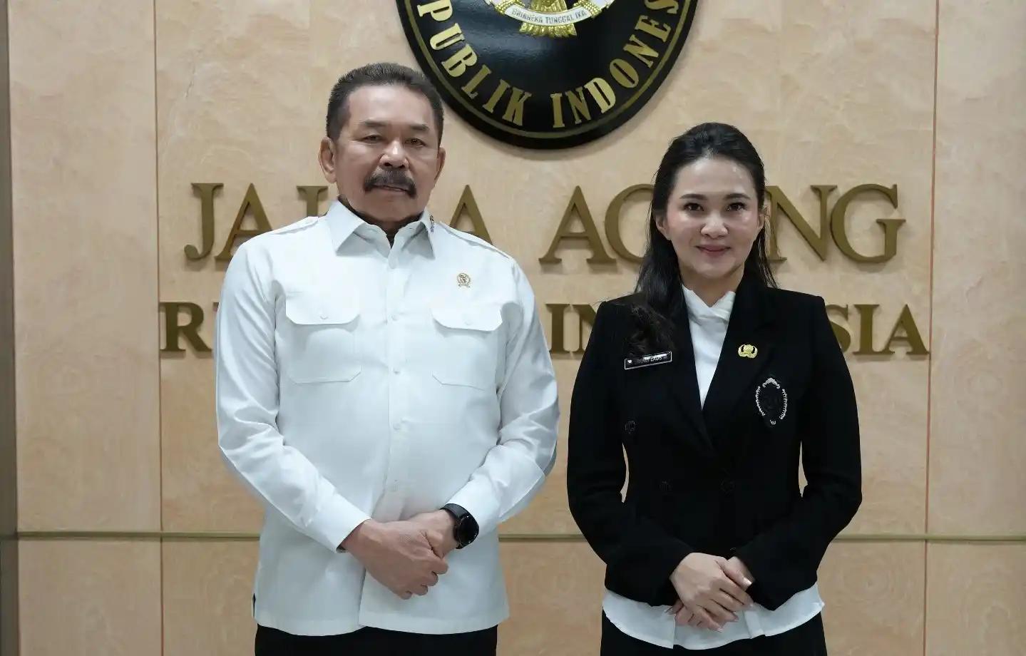 Jaksa Agung ST Burhanuddin bersama Gubernur Malut Sherly Tjoanda