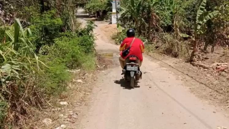 Jalan Berdebu di NTB