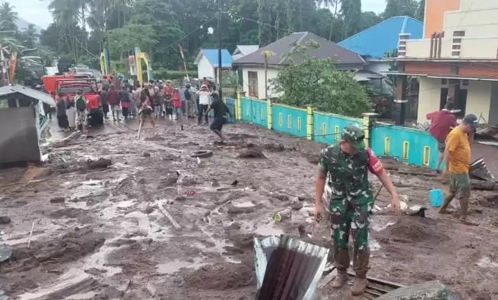 jalan di tutup akibat banjir
