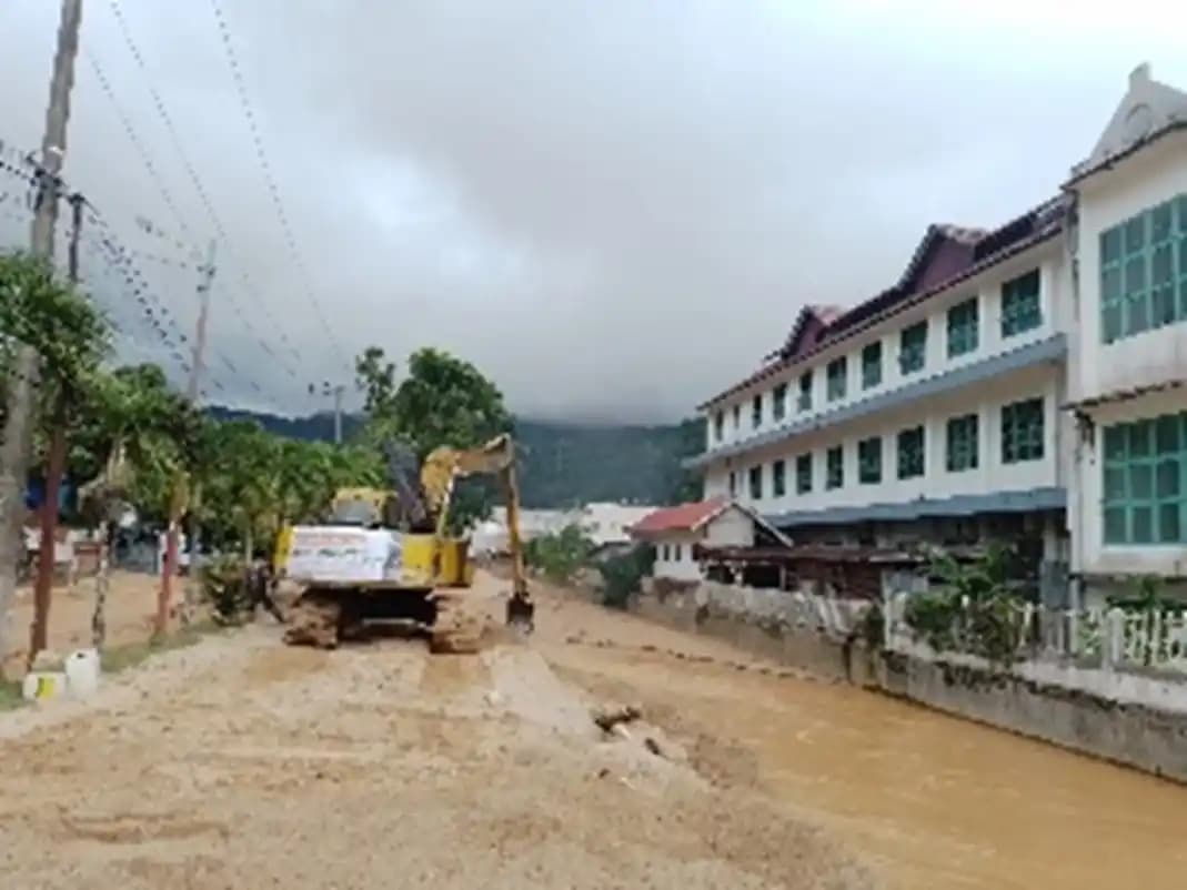 Jalan masional tarutung-sibolga